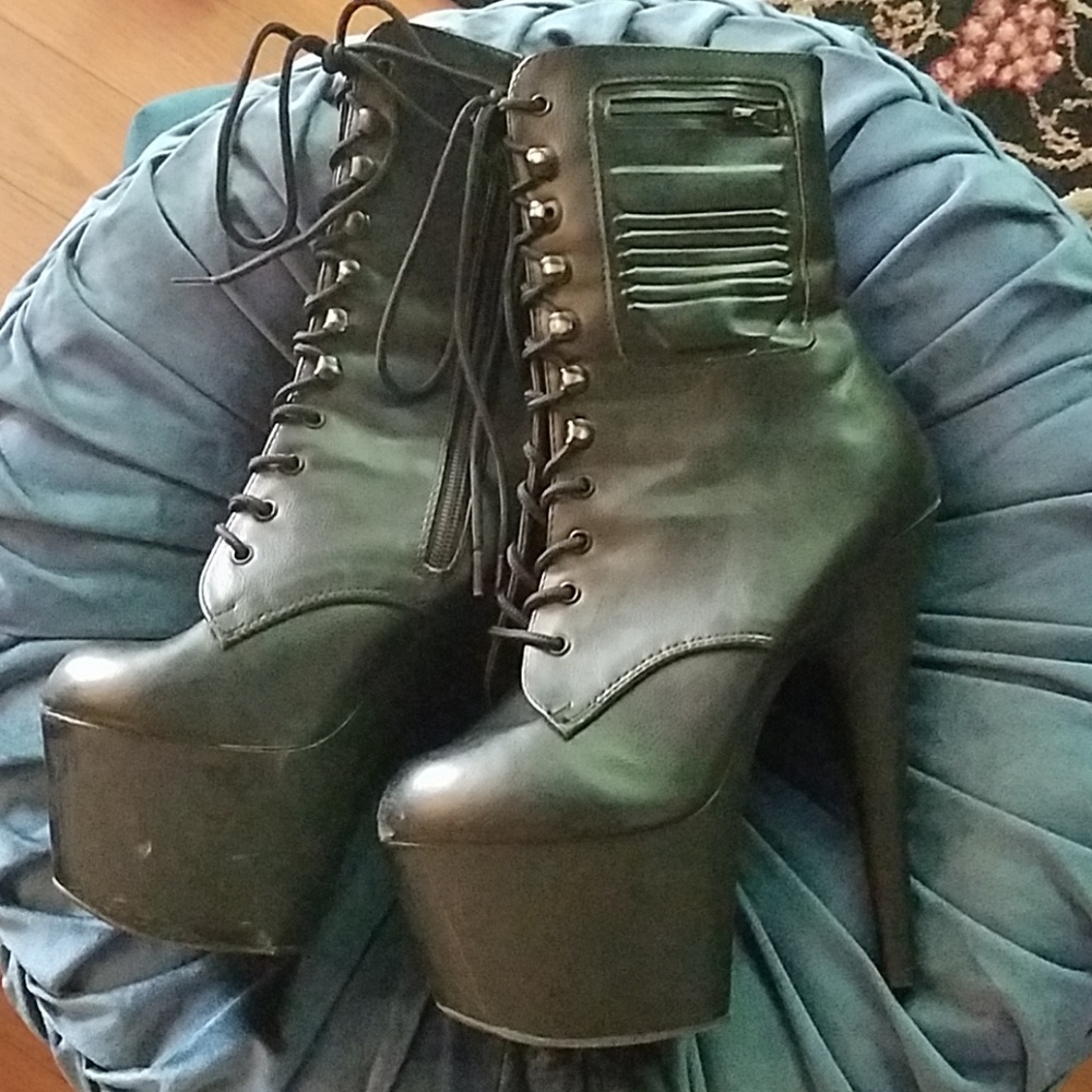 Pleaser boots
